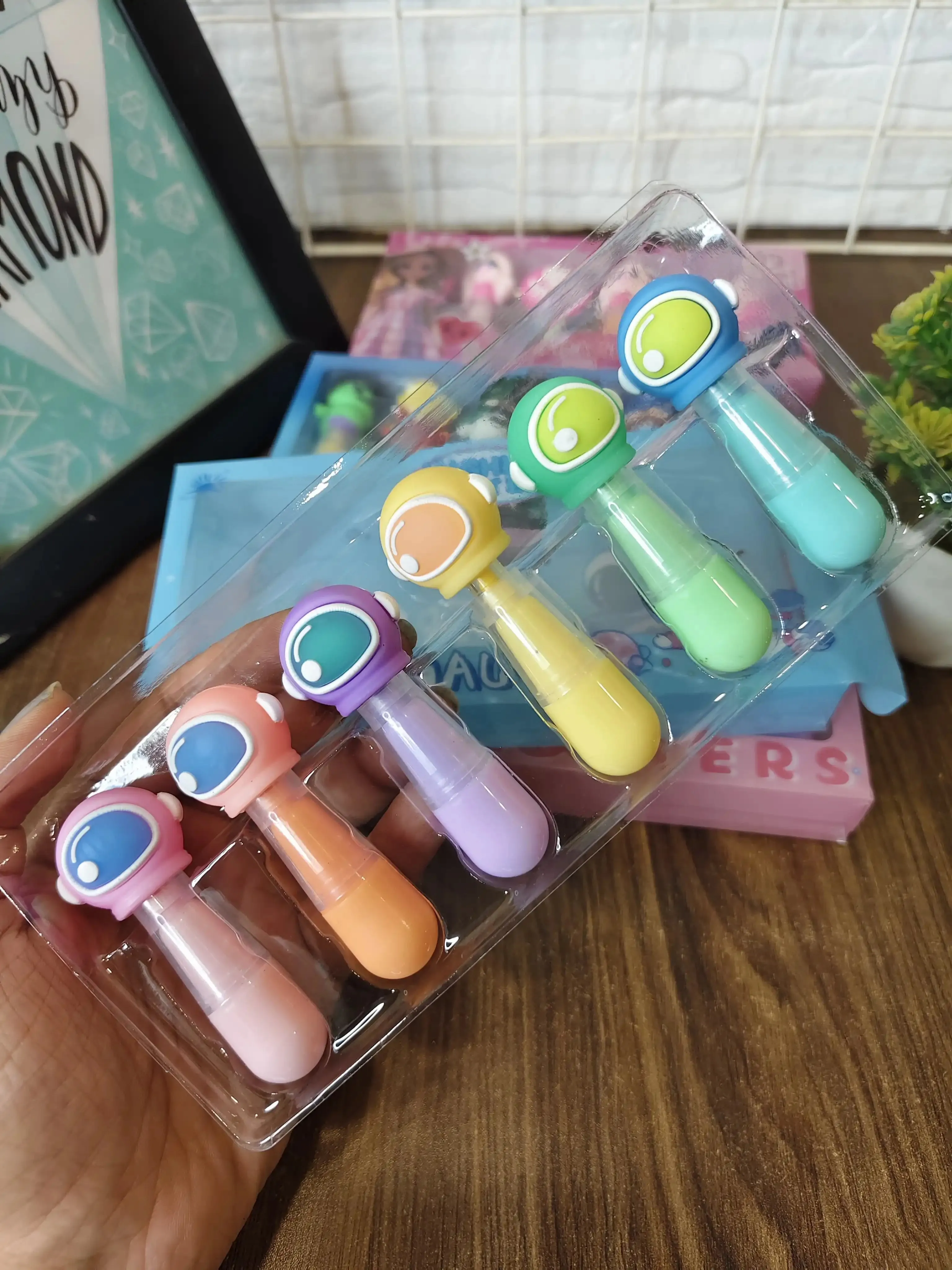Adorable topper highlighters (6 highlighters in each pack)