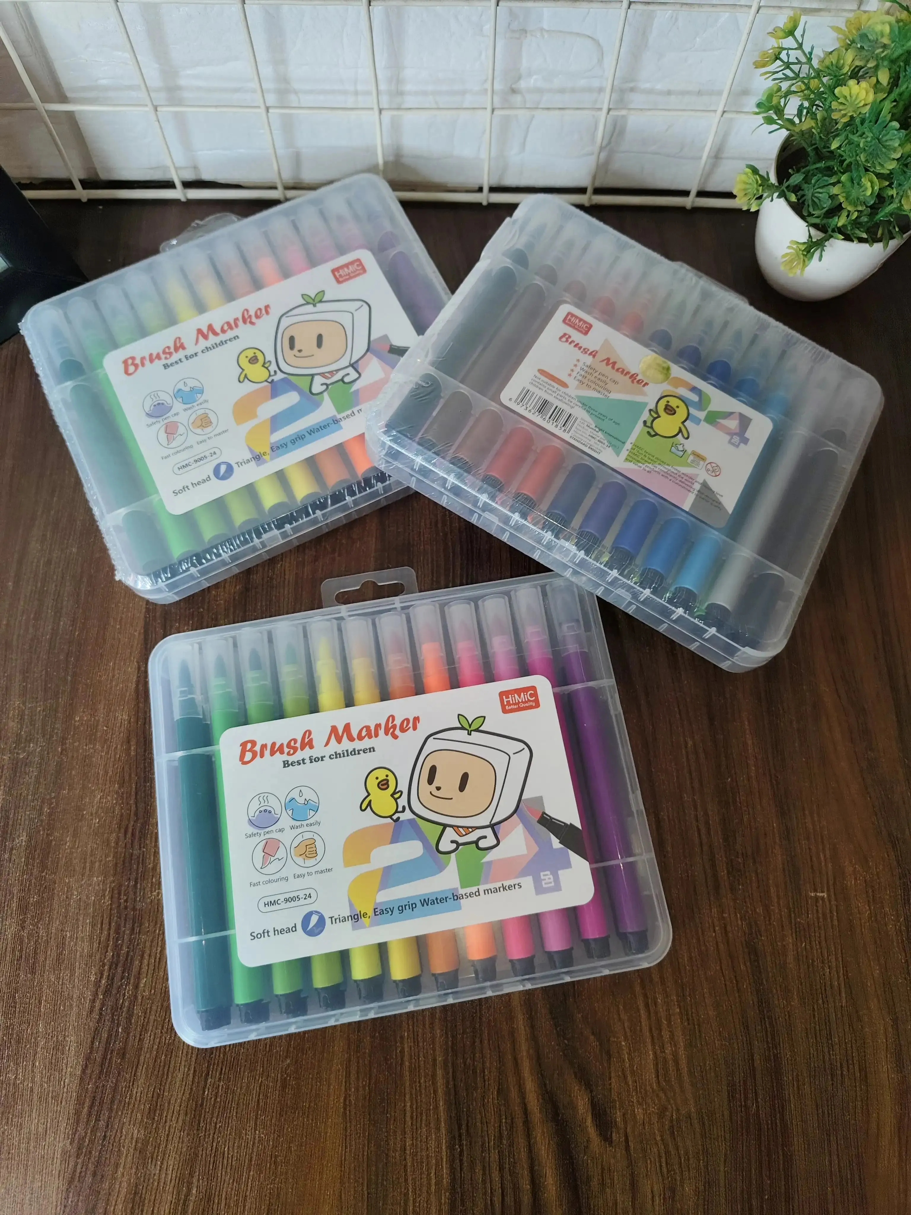 Brush markers set